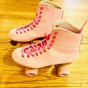 Youth Sz. 7 Pink Roller Skates 🛼